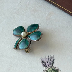 Vintage green guilloché enamel four‑leaf clover brooch with faux pearl center and rose gold tone finish.