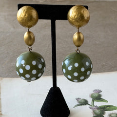 Vintage 1980s green and white polka‑dot plastic ball dangle gold tone statement clip‑on earrings.