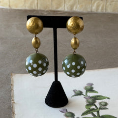 Vintage 1980s green and white polka‑dot plastic ball dangle gold tone statement clip‑on earrings.