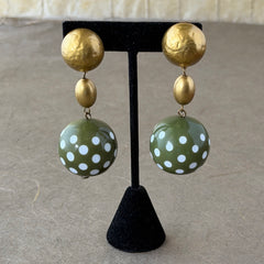 Vintage 1980s green and white polka‑dot plastic ball dangle gold tone statement clip‑on earrings.