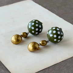 Vintage 1980s green and white polka‑dot plastic ball dangle gold tone statement clip‑on earrings.