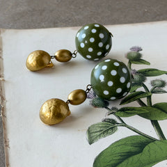 Vintage 1980s green and white polka‑dot plastic ball dangle gold tone statement clip‑on earrings.