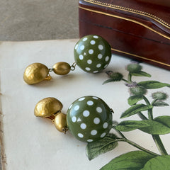 Vintage 1980s green and white polka‑dot plastic ball dangle gold tone statement clip‑on earrings.