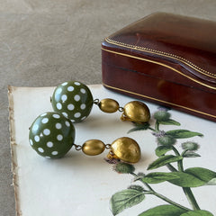 Vintage 1980s green and white polka‑dot plastic ball dangle gold tone statement clip‑on earrings.