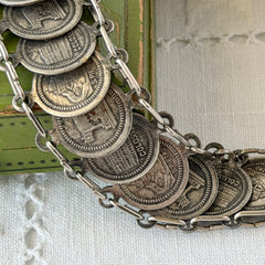 Vintage Italian Rome souvenir coin bracelet with silver‑tone medals of Colosseum, San Pietro, and she‑wolf, adjustable length.