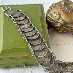 Vintage Italian Rome souvenir coin bracelet with silver‑tone medals of Colosseum, San Pietro, and she‑wolf, adjustable length.