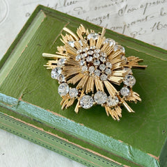 Vintage Lisner gold‑tone sunburst brooch with clear rhinestones, 1960s, signed Lisner ©, excellent condition.