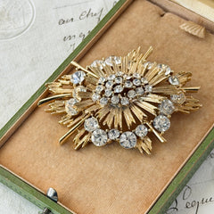 Vintage Lisner gold‑tone sunburst brooch with clear rhinestones, 1960s, signed Lisner ©, excellent condition.