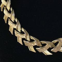 Vintage Lisner Textured Light Gold Tone Links Necklace