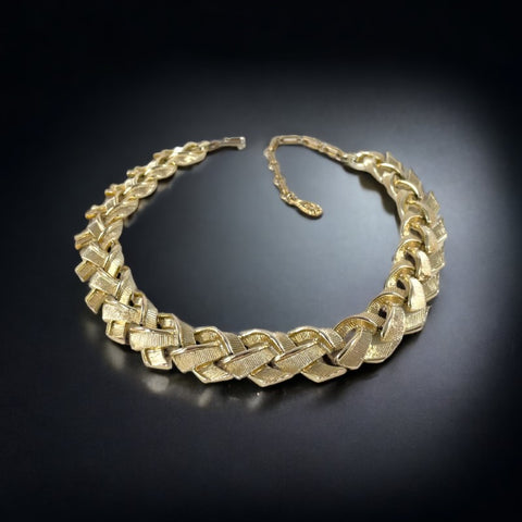 Vintage Lisner Textured Light Gold Tone Links Necklace