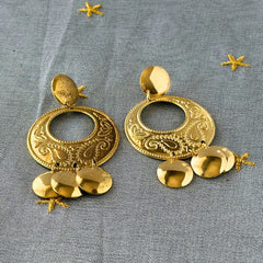 Vintage 1980s gold‑tone circle dangle post earrings with embossed paisley design and dangling discs, displayed on original Impressions card.