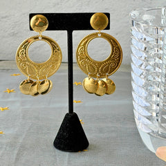Vintage 1980s gold‑tone circle dangle post earrings with embossed paisley design and dangling discs, displayed on original Impressions card.