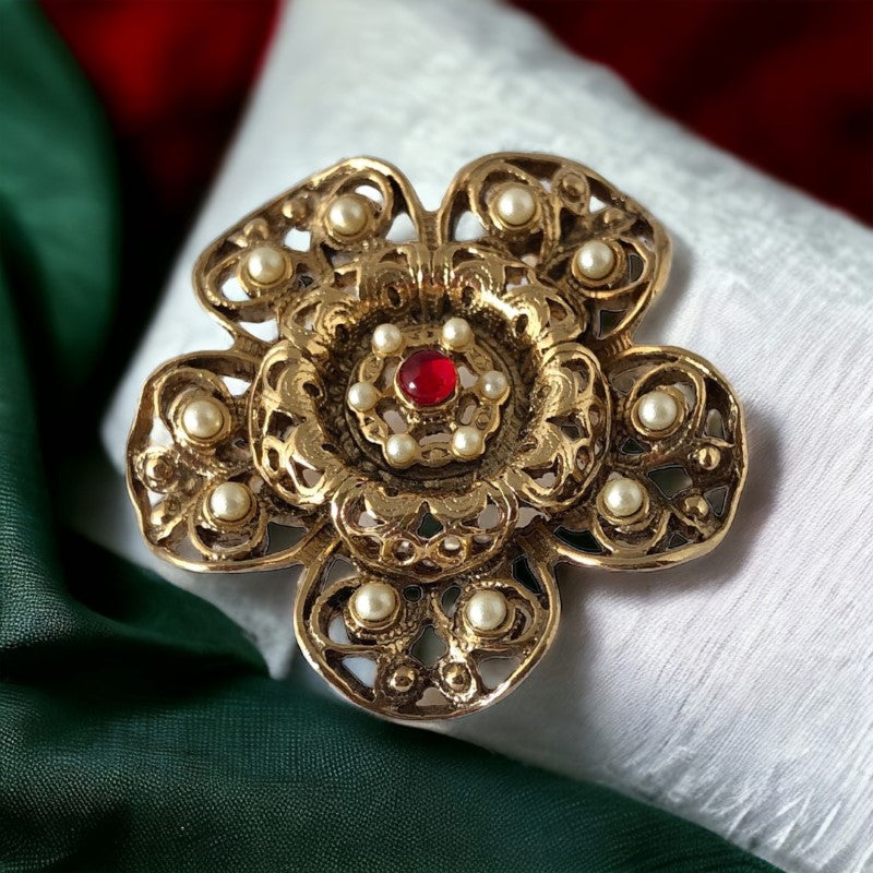 Broche Vintage Fleur En Or Filigrané - Or 20 Carats, Excellent état, Fermoir Fonctionnel