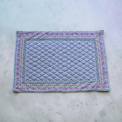 Quilted cotton placemat in gray and pink with Provençal floral pattern, handcrafted in France by Tissus Toselli.