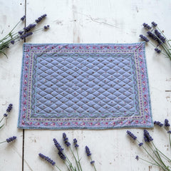 Quilted cotton placemat in gray and pink with Provençal floral pattern, handcrafted in France by Tissus Toselli.