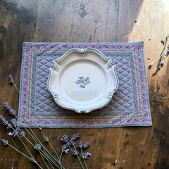 Quilted cotton placemat in gray and pink with Provençal floral pattern, handcrafted in France by Tissus Toselli.