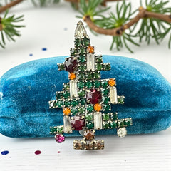 Vintage 1950s Christmas tree brooch with green, red, amber, and clear rhinestones in a gold tone setting, featuring five candle-like stones and a teardrop topper; unsigned Weiss style, very good condition.