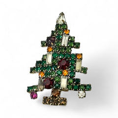 Vintage 1950s Christmas tree brooch with green, red, amber, and clear rhinestones in a gold tone setting, featuring five candle-like stones and a teardrop topper; unsigned Weiss style, very good condition.